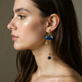 Boucles d'oreilles lune asymétriques pendantes porté