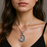 Collier Chat et Croissant de Lune Argent porté