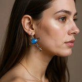 Boucles d'Oreilles Pendantes Planète couleur argent porté