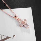 Collier pendentif croix en cristal