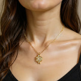 Collier Lune et Soleil en zircons (doré) porté