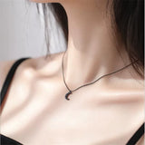Collier Lune Noire couleur argent