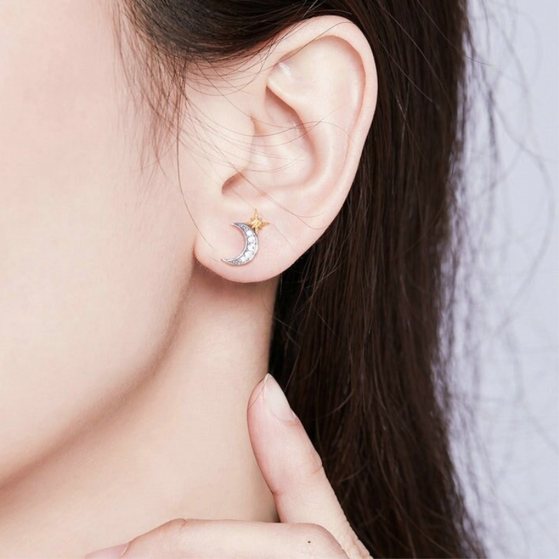 Puces d'oreilles pierres de lune et diamants - Boucle d'oreille argent - Bijo Puces d'oreilles pierres de lune et diamants - Boucle d'oreille argent - Bijo