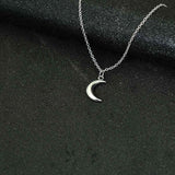 collier avec une demi-lune
