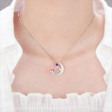 collier demi-lune avec chat et étoile