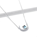 collier demi-lune avec un hibou