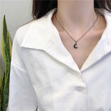 collier demi-lune noire