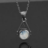 petite collier en pierre de lune blanche