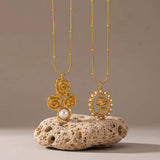 Collier Lune Perles finition dorée