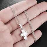 Collier pendentif croix en cristal