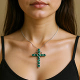 Collier Croix Zircon Bleu porté
