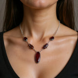 Collier pierre de lune et pierres fines porté