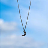 Collier Lune Noire couleur argent