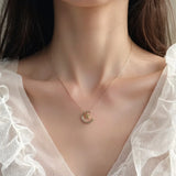 Collier Lune et Étoile en argent porté