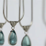 Collier goutte bleue, chaîne serpent argentée