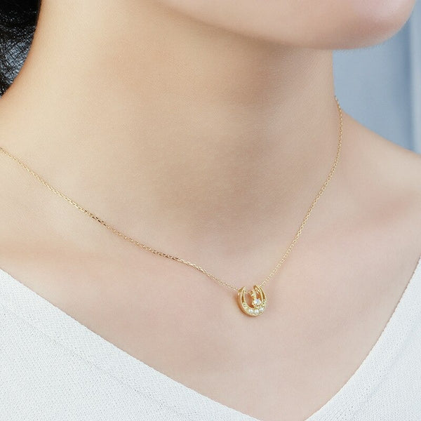collier demi-lune plaqué or avec des perles de lune 